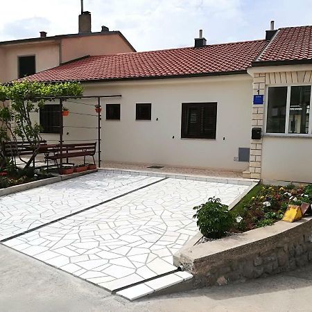 Apartment And Rooms Markovic 센 외부 사진