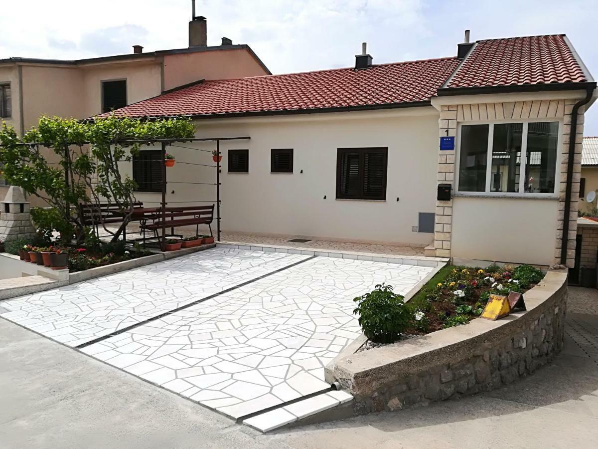 Apartment And Rooms Markovic 센 외부 사진